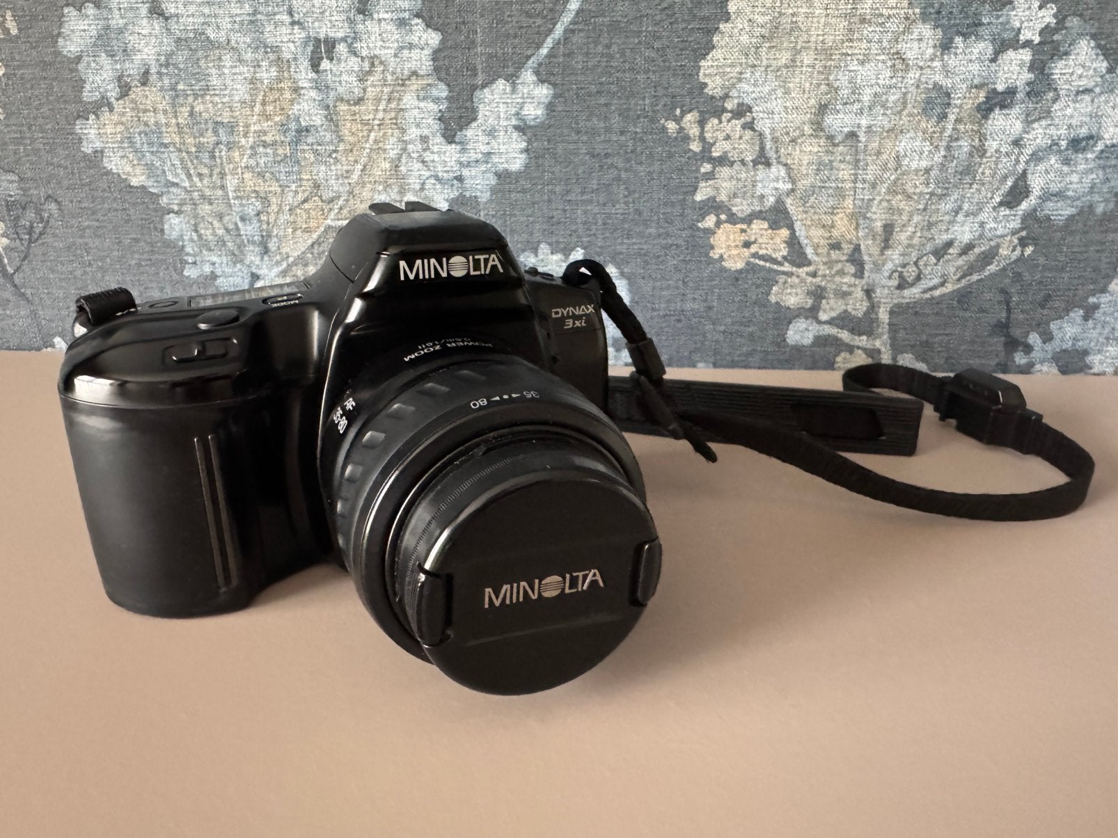 Minolta Dynax 3xi camera met 2 lenzen, filters, zonnekap tas, Ophalen of Verzenden, Gebruikt, Spiegelreflex, Minolta