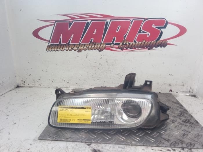 Koplamp links van een Mazda 323F, Gebruikt, -, -, Ophalen of Verzenden