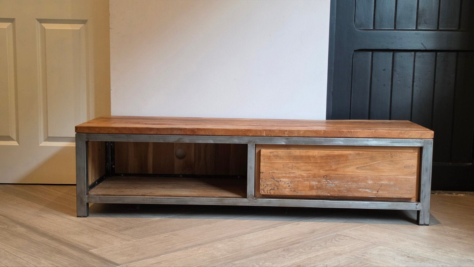 Industriële TV-meubel van Teakhout en Metaal -140 cm, Ophalen, Gebruikt, Minder dan 100 cm, Industrieel