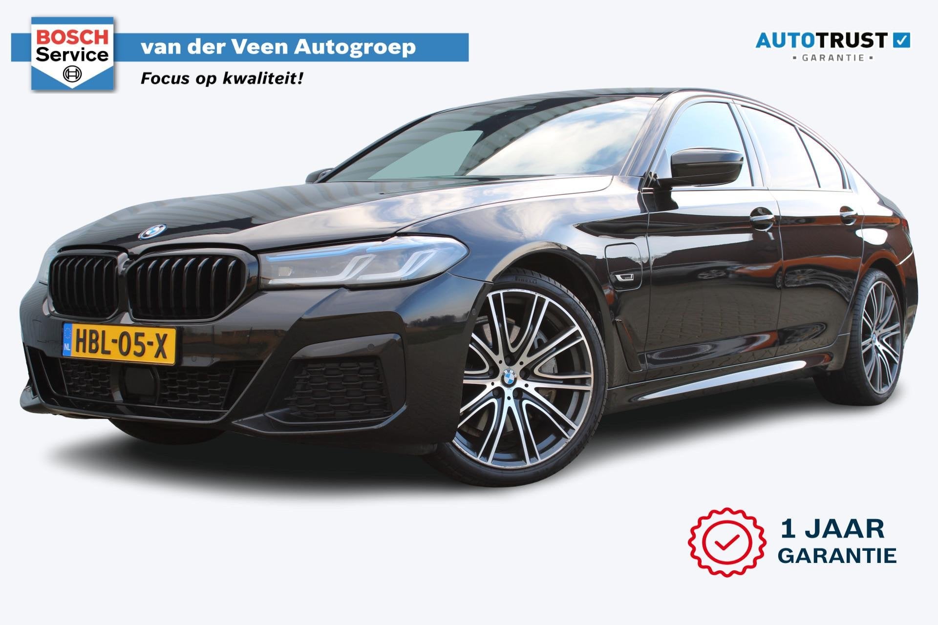 BMW 5-serie 545e xDrive M-sport black edition | Incl. 12 maa, Auto's, Gebruikt, 394 pk, 2000 kg, Zwart