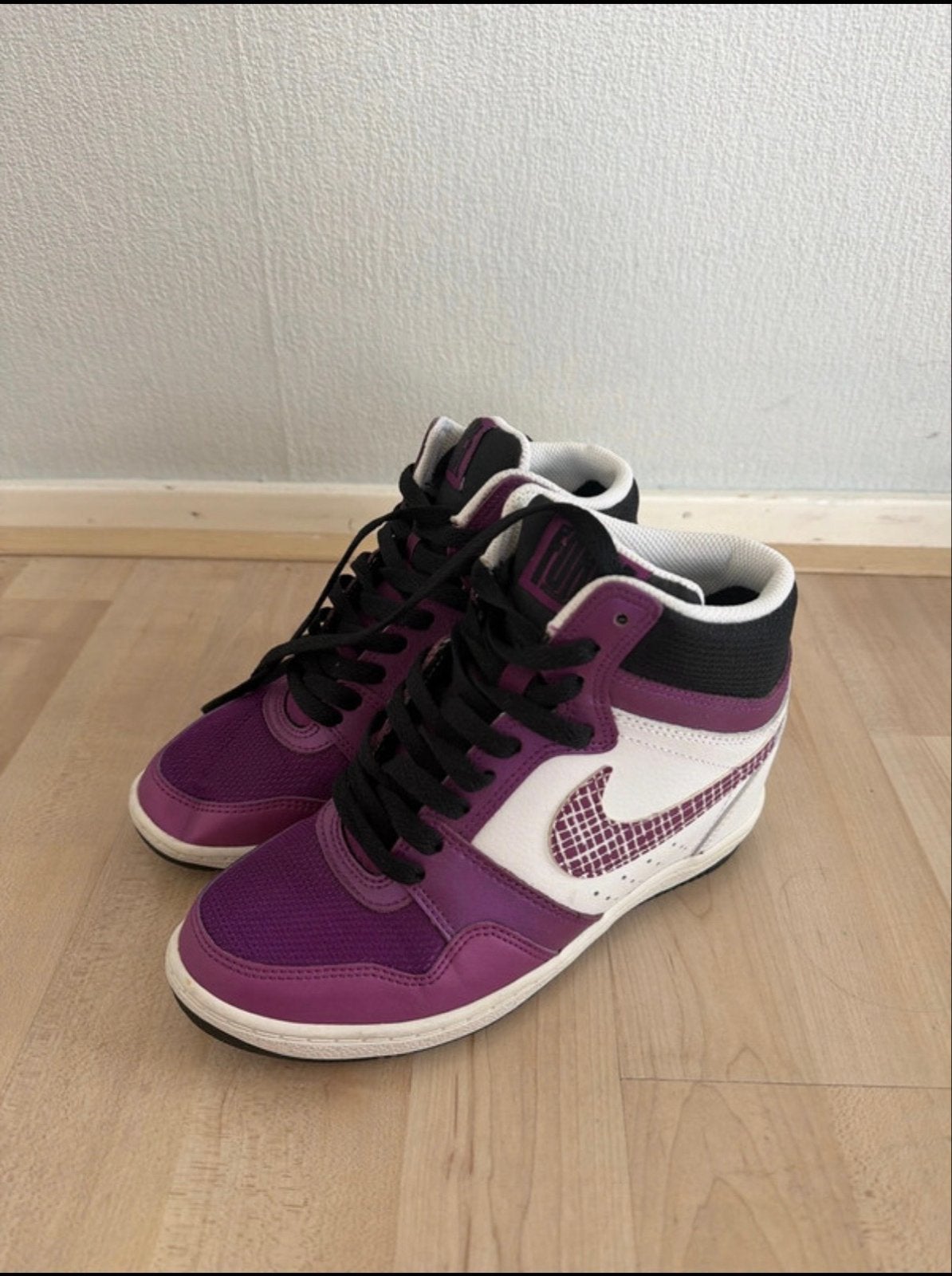Nike Court Borough Mid 2 - Paars/Wit maat 36, Ophalen of Verzenden, Gedragen, Overige kleuren, Sneakers of Gympen