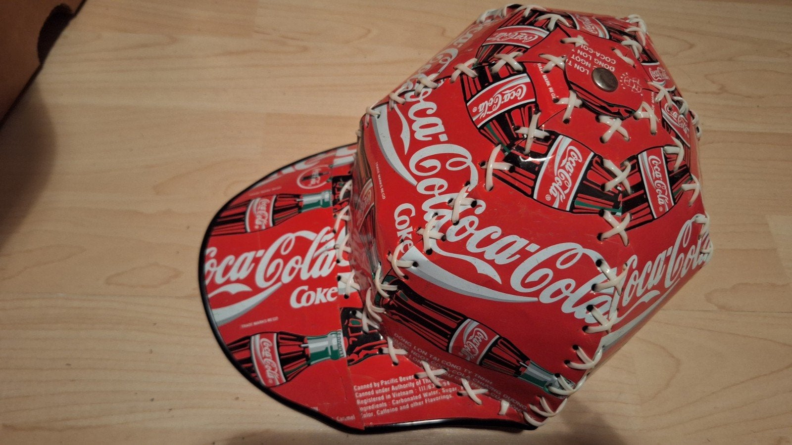 Unieke Coca-Cola pet van gerecyclede blikjes, Kleding | Heren, Ophalen, One size fits all, Handgemaakt, Pet