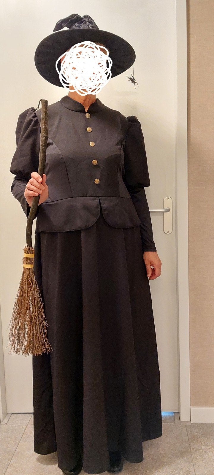 Halloween heksenkostuum met bezem en hoed met spin mt.44/46, Ophalen, Maat 46/48 (XL) of groter, Zo goed als nieuw, Halloween