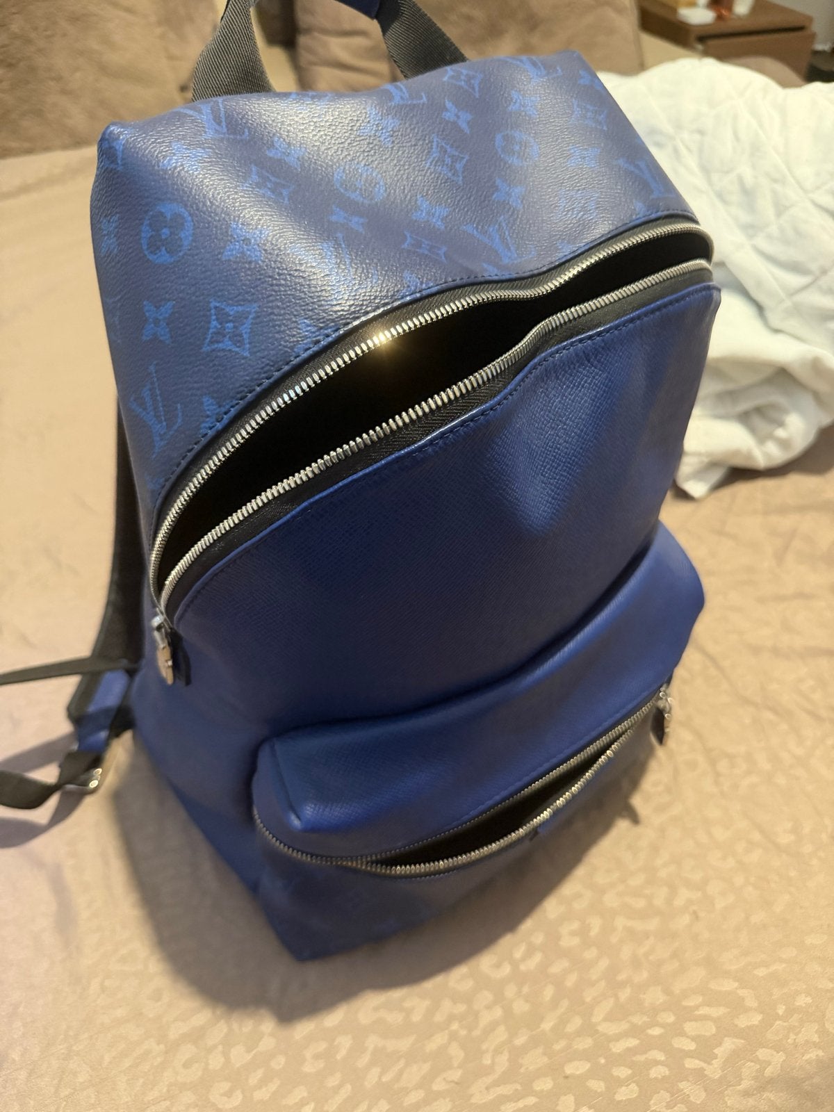 Louis Vuitton Monogram Eclipse Backpack Blauw, 25 tot 40 cm, Ophalen of Verzenden, Zo goed als nieuw, Overige merken