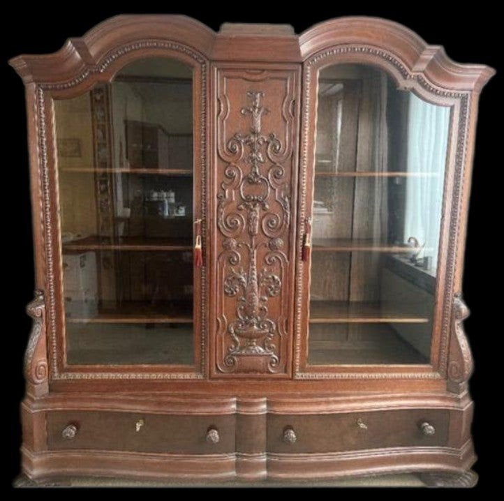 Antieke houten vitrinekast met sierlijk houtsnijwerk, Antiek en Kunst, Antiek | Meubels | Kasten, Ophalen