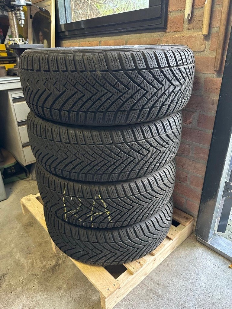Set Winterbanden Vredestein 205/55 R 16 (Volvo V40), Auto-onderdelen, Banden en Velgen, Ophalen, Gebruikt, 16 inch, Band(en)