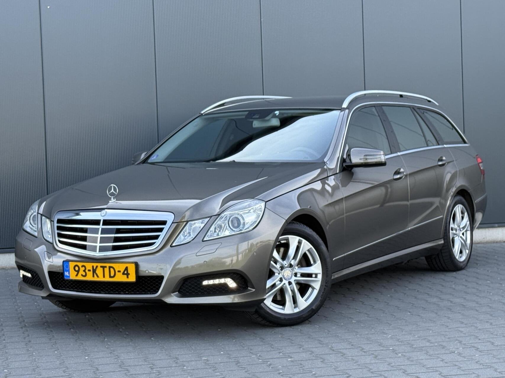 Mercedes E-klasse Estate 350 CGI Avantgarde Adaptive - 3e Ei, Auto's, Automaat, Euro 5, Achterwielaandrijving, Gebruikt
