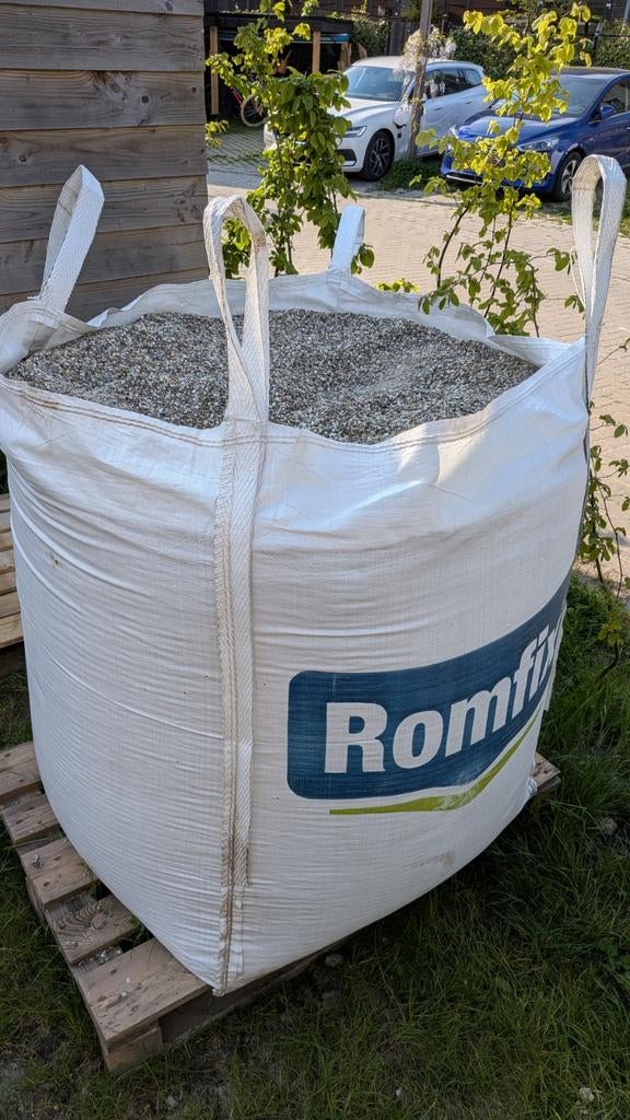 GRATIS AFHALEN: Big Bag met Split - Romfix, Tuin en Terras, Grind, Keien en Split, Ophalen, Zo goed als nieuw, Grijs, Grind
