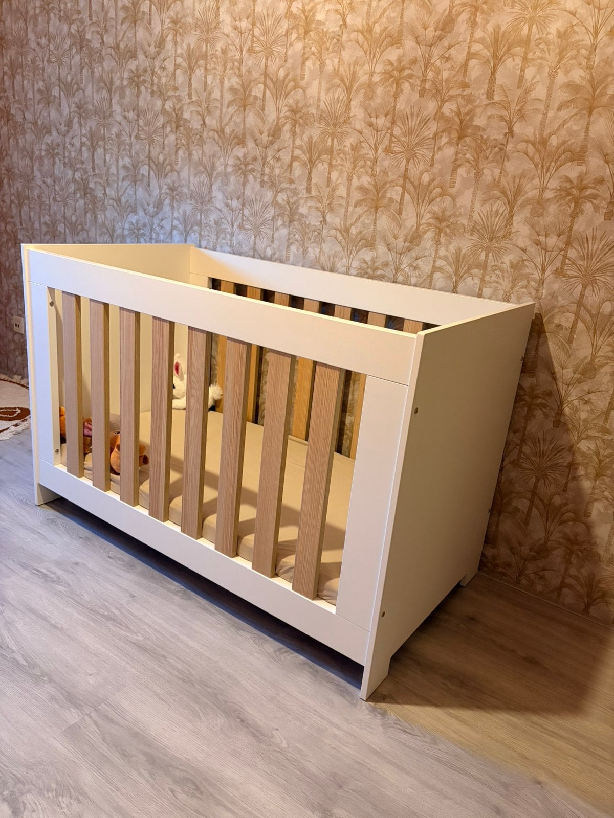 Ledikant + commode, Ophalen, Zo goed als nieuw, Jongetje of Meisje
