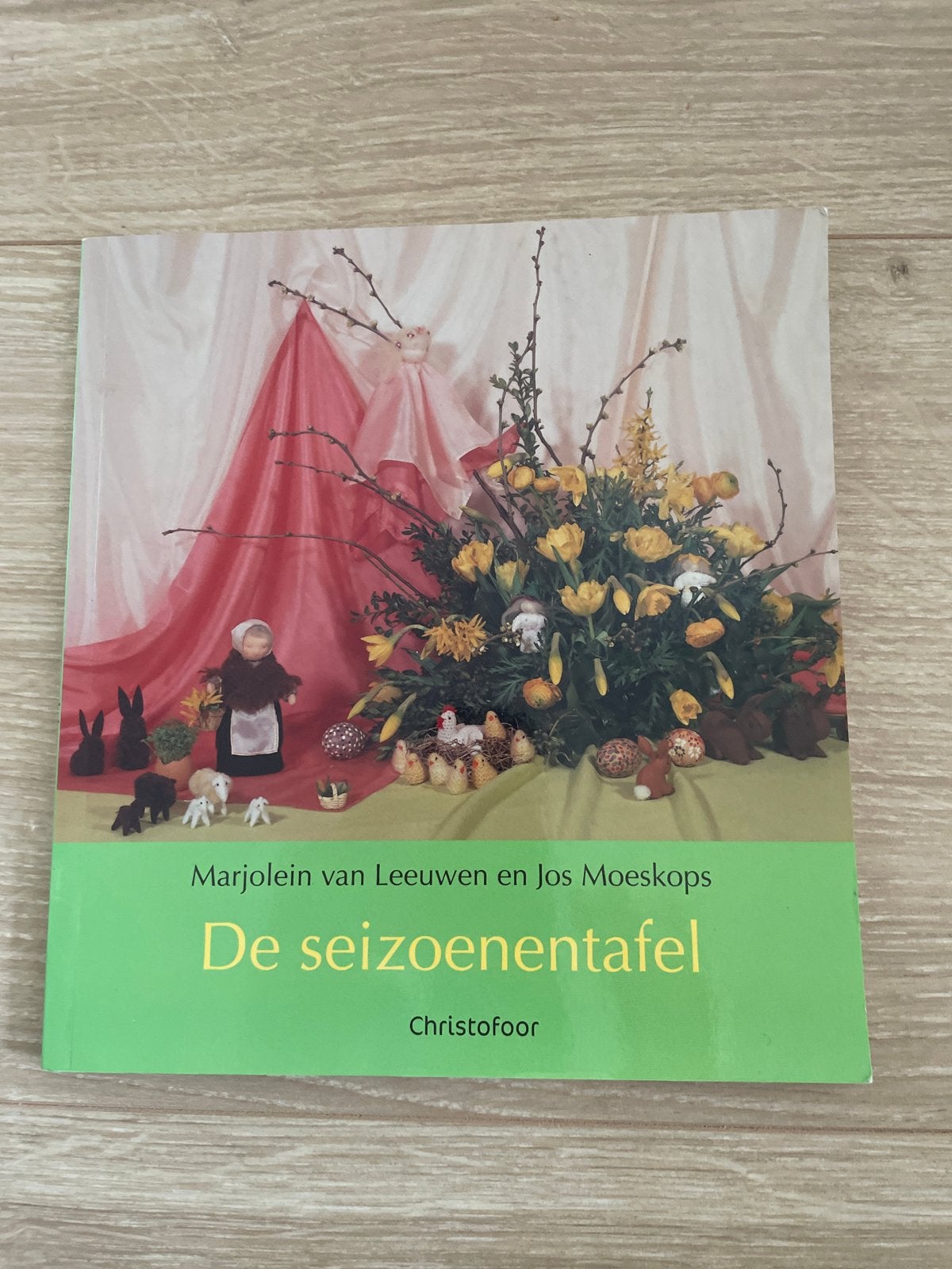 De Seizoenentafel - Marjolein van Leeuwen en Jos Moeskops, Ophalen of Verzenden, Zo goed als nieuw, Scrapbooking en Knutselen