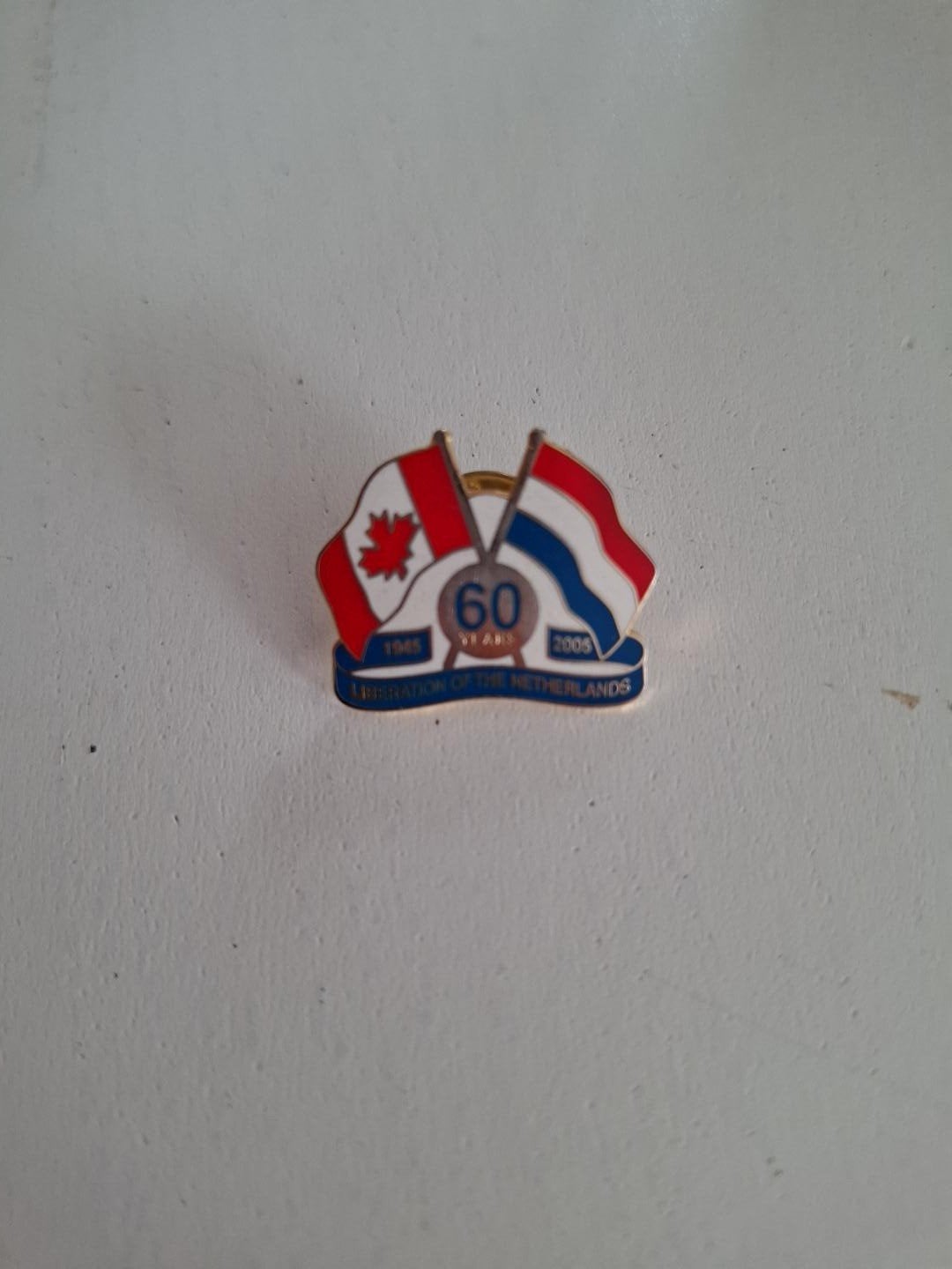 Bevrijdingsspeld 60 jaar Bevrijding Nederland (1945-2005), Verzamelen, Speldjes, Pins en Buttons, Ophalen of Verzenden, Overige onderwerpen