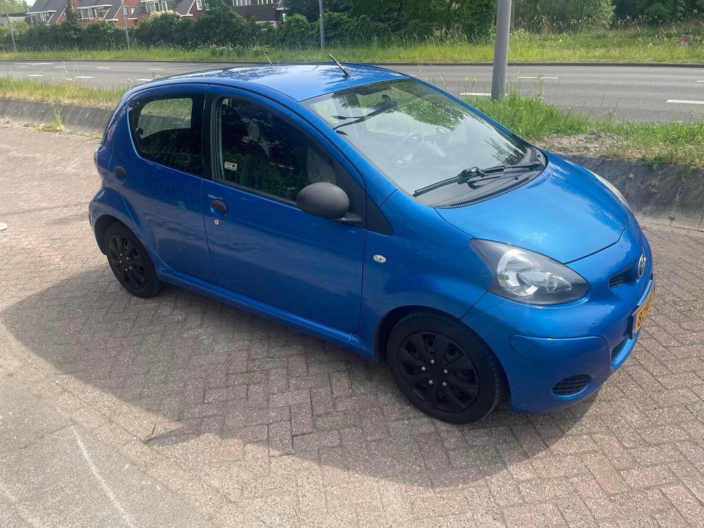 Toyota Aygo 1.0 12V Vvt-i 5DRS 2011 Blauw INCL WINTERBANDEN, Auto's, Toyota, Voorwielaandrijving, 68 pk, Origineel Nederlands