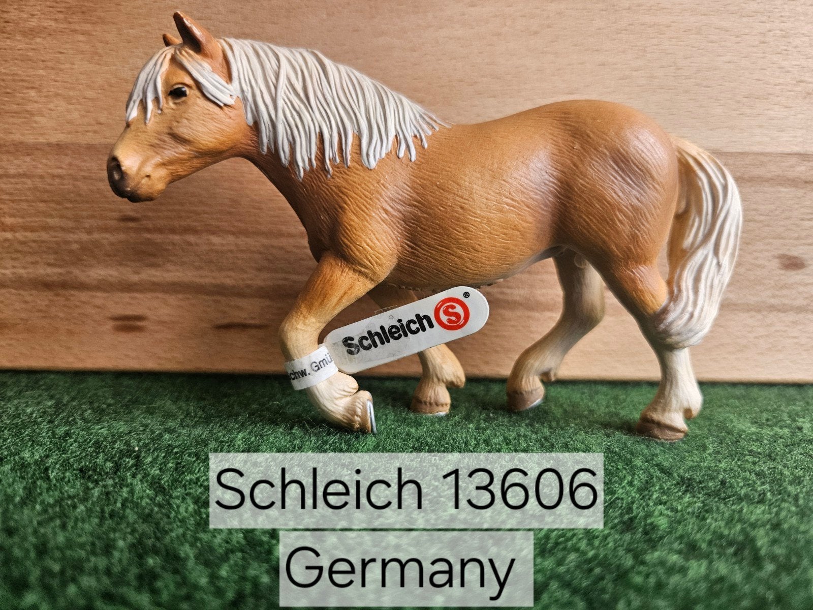 Schleich 13606 Haflinger merrie met vaantje
2006, Ophalen of Verzenden, Zo goed als nieuw, Paard, Beeldje of Figuurtje
