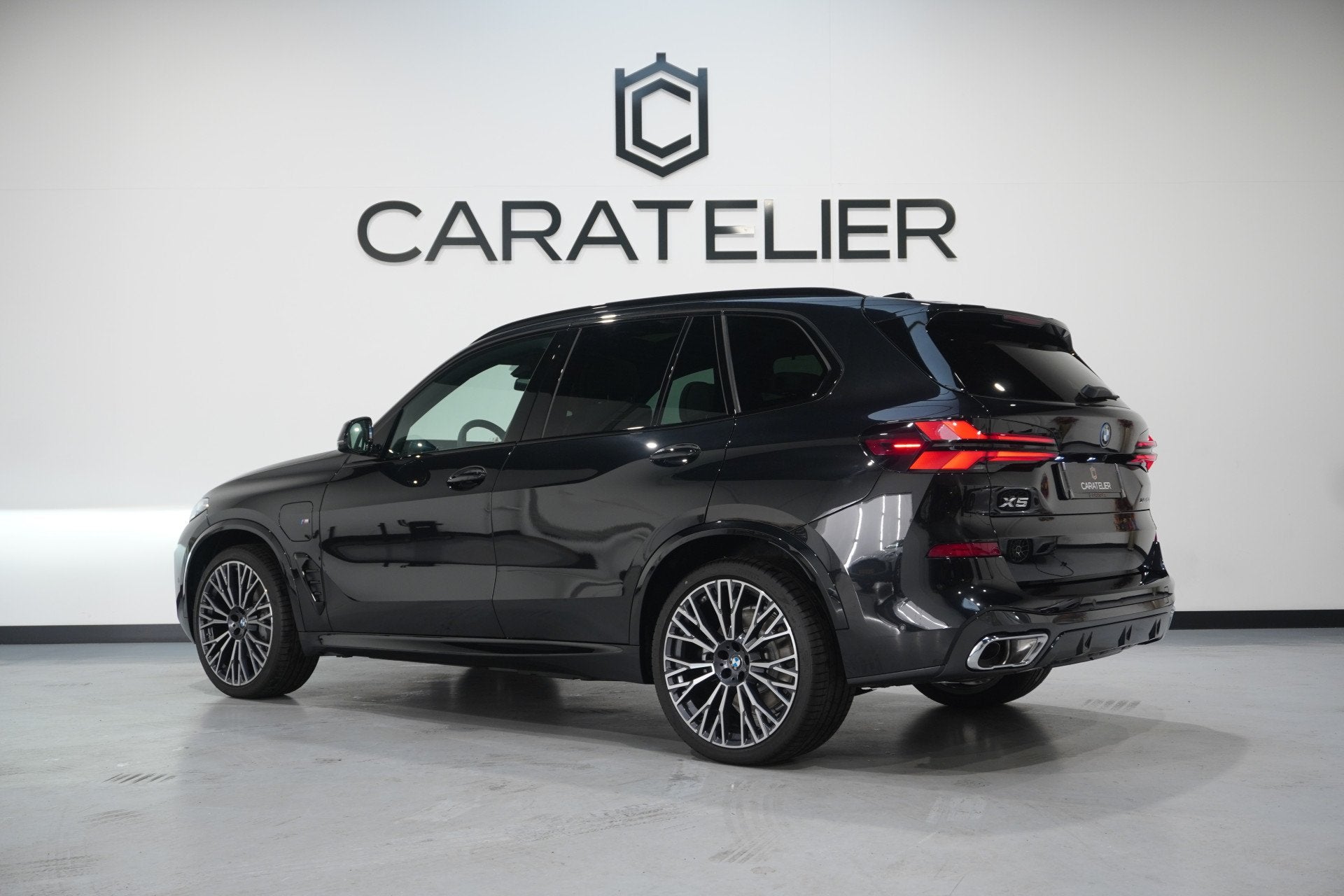 BMW X5 xDrive50e / M-Sportpakket / Panorama / 22'' Velgen, Gebruikt, 2395 kg, Zwart, Origineel Nederlands