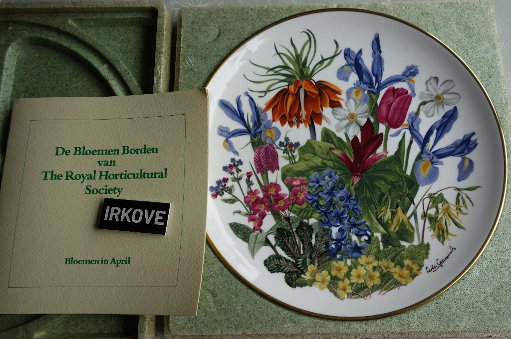 FRANKLIN MINT * BLOEMEN MAAND SERIE * 3 Stuks *, Verzenden, Nieuw, Porselein, Kop en/of schotel