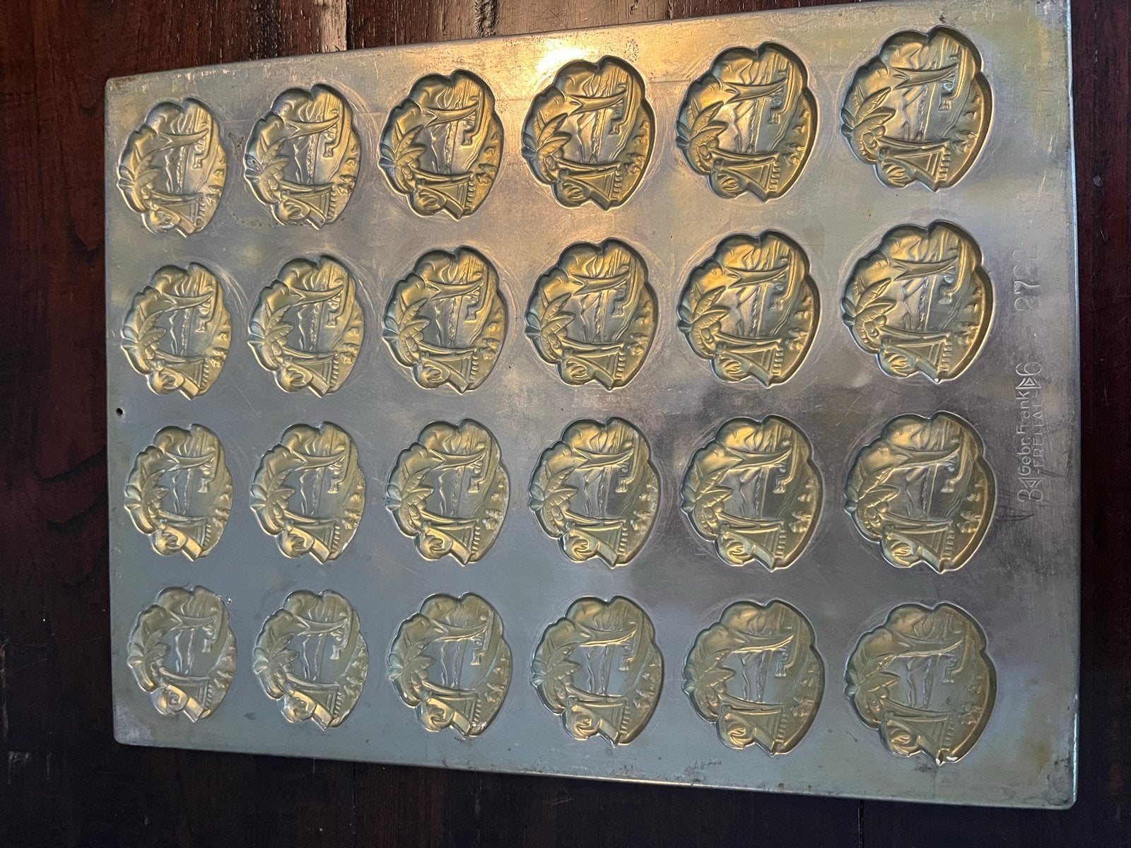 Antieke Gebr. Frank Freital bakvorm/chocoladevorm, Goud, Ophalen of Verzenden, Metaal, Overige merken