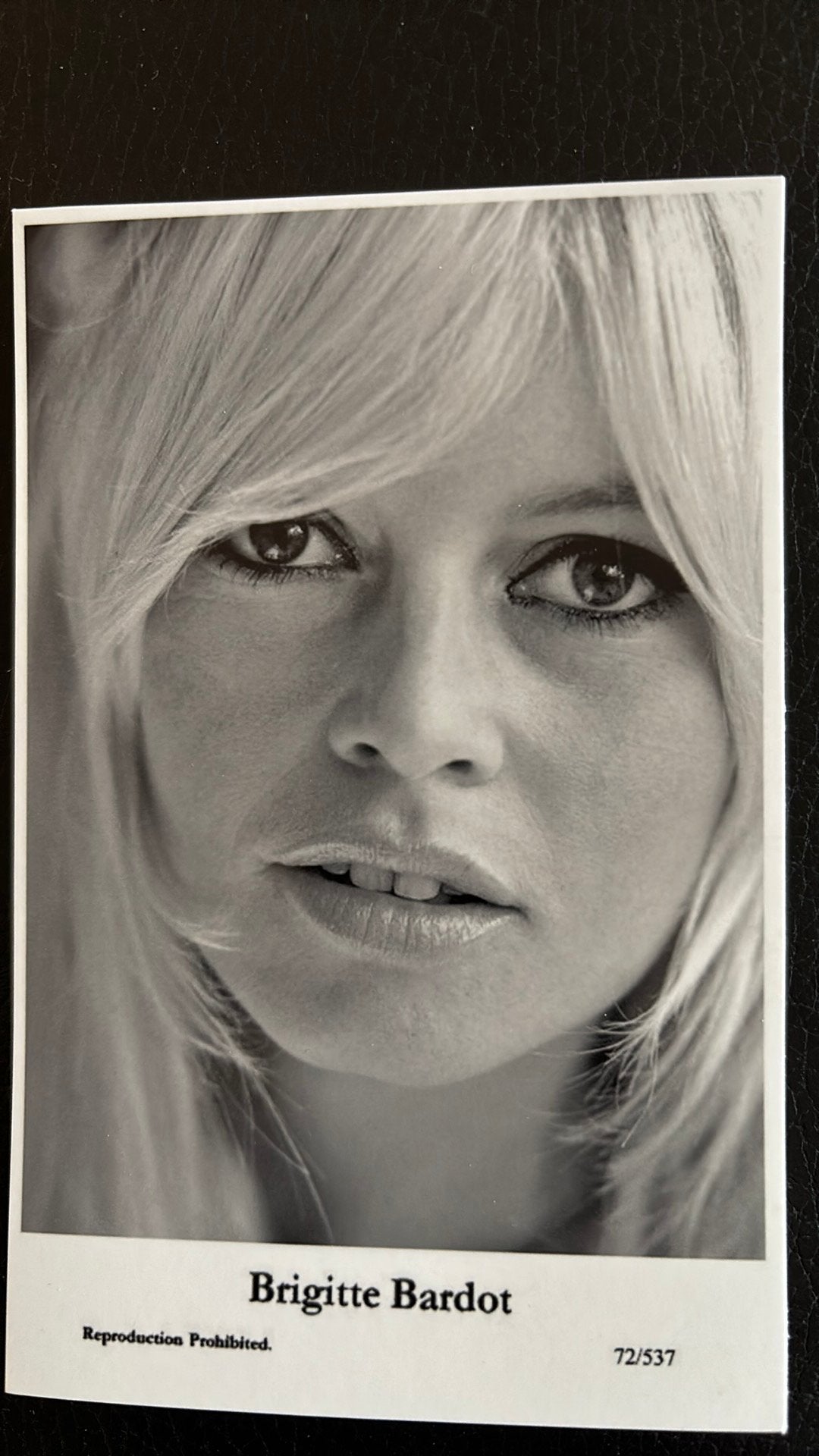 Brigitte Bardot Ansichtkaart in prima staat (Portret), Verzenden, 1980 tot heden, Ongelopen, Sterren en Beroemdheden