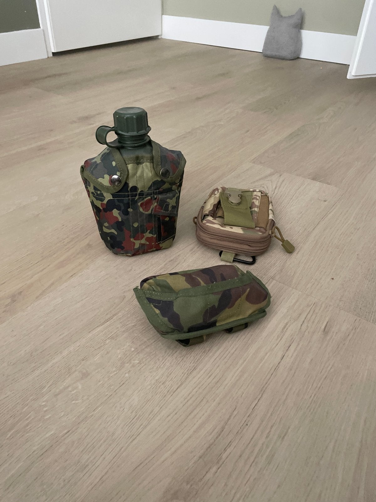 Militaire veldfles met hoes en twee camouflage tasjes, Ophalen, Overige soorten, Overige gebieden, Overige typen