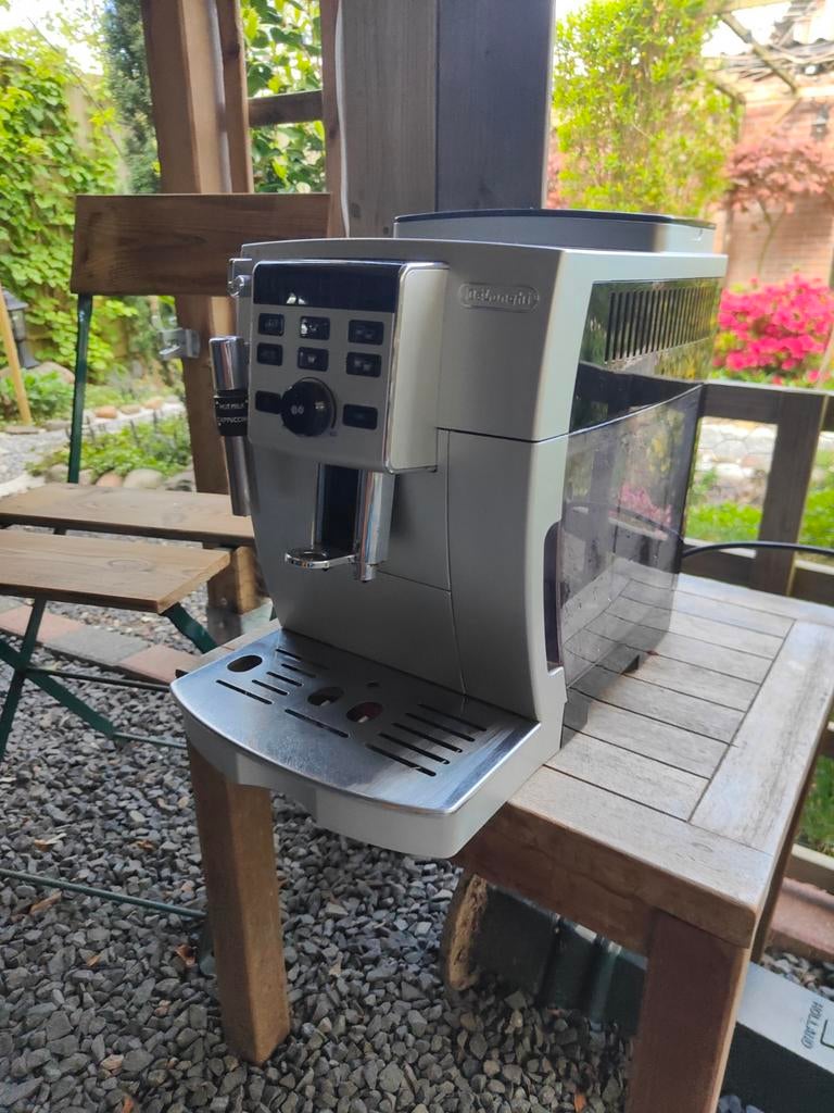 Delonghi ECAM23.120SB koffiemachine, Ophalen, Gebruikt, Koffiebonen, Afneembaar waterreservoir