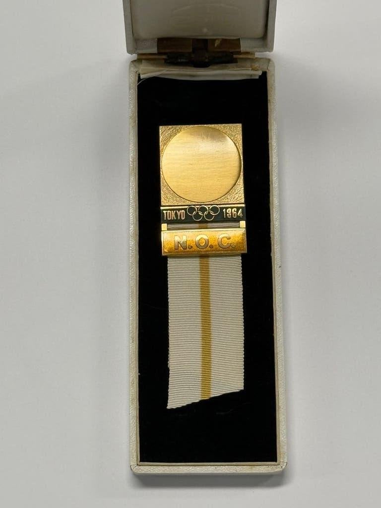 318249 Tokyo Summer Olympics Official 1964 N.O.C. Badge, Postzegels en Munten, Ophalen of Verzenden, Overige materialen, Buitenland
