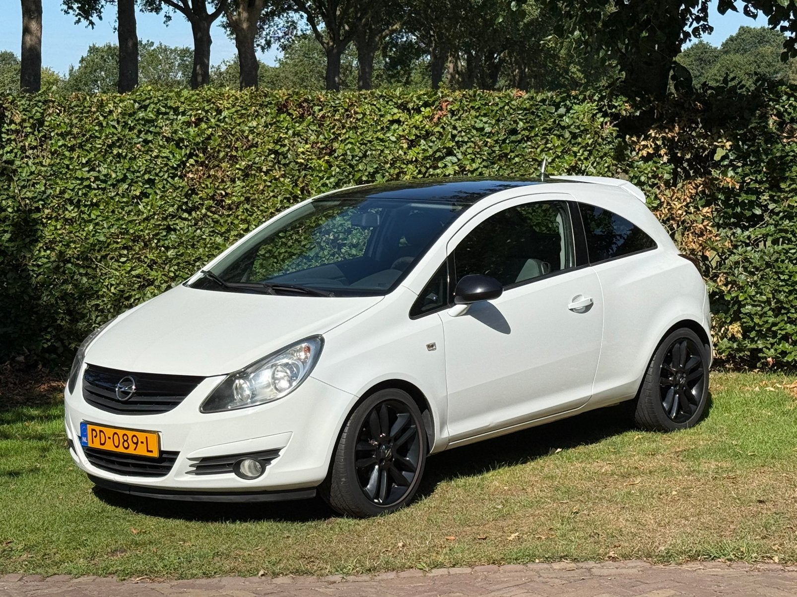 Opel Corsa 1.2 16V 3D 2009 Wit, Voorwielaandrijving, 450 kg, 40 €/maand, 4 cilinders