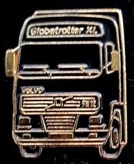 Volvo Globetrotter FL speld- zwart, Verzamelen, Verzenden, Nieuw, Transport, Speldje of Pin
