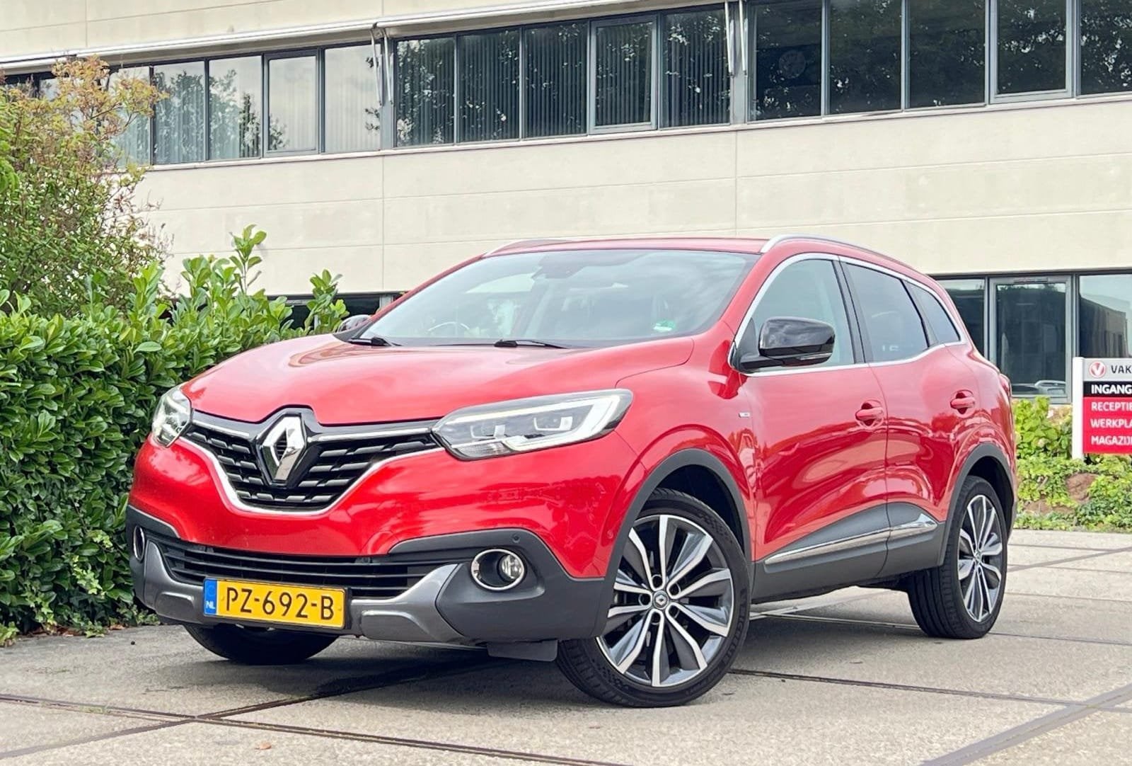 Renault Kadjar 1.6 TCe Bose |PARKEERSENSOREN|TREKHAAK|CLIMA|, Kadjar, 4 cilinders, Leder en Stof, Handgeschakeld