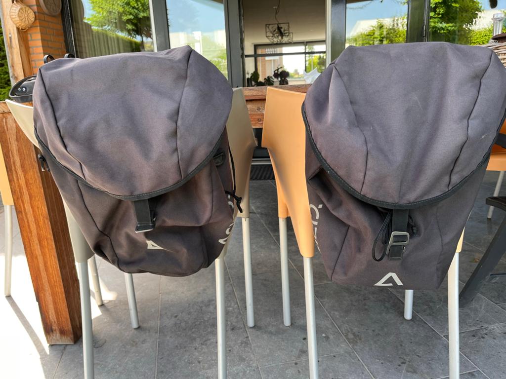 ACID fietstassen (2 stuks) met regenhoes, Ophalen of Verzenden, Gebruikt