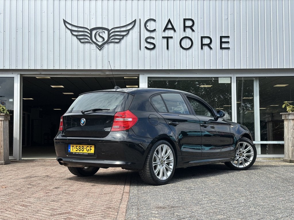 BMW 1-serie 118i |CRUISE|AIRCO|LM VELGEN 18''|PDC|ELK.PAKKET, 1-Serie, Achterwielaandrijving, Zwart, Handgeschakeld