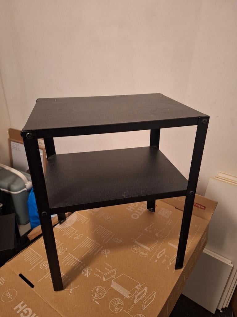 Twee zwarte IKEA KNARREVIK nachtkastjes, Ophalen, Gebruikt, Minder dan 45 cm, Metaal of Aluminium