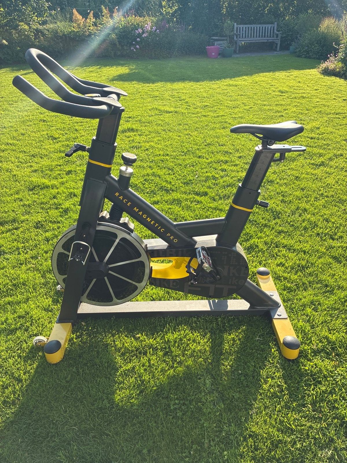 FitBike Race Magnetic Pro Spinningfiets, Sport en Fitness, Fitnessapparatuur, Zo goed als nieuw, Spinningfiets, Benen, Metaal