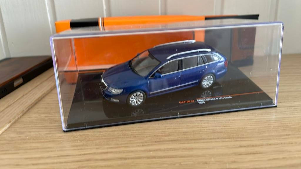 Skoda Superb II combi, Hobby en Vrije tijd, Modelauto's | 1:43, Ophalen of Verzenden, Zo goed als nieuw, Auto, Overige merken
