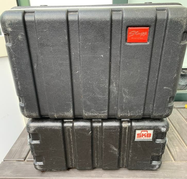Stagg en SKB Flightcases (2 stuks), Ophalen, Gebruikt, Overige instrumenten, Flightcase