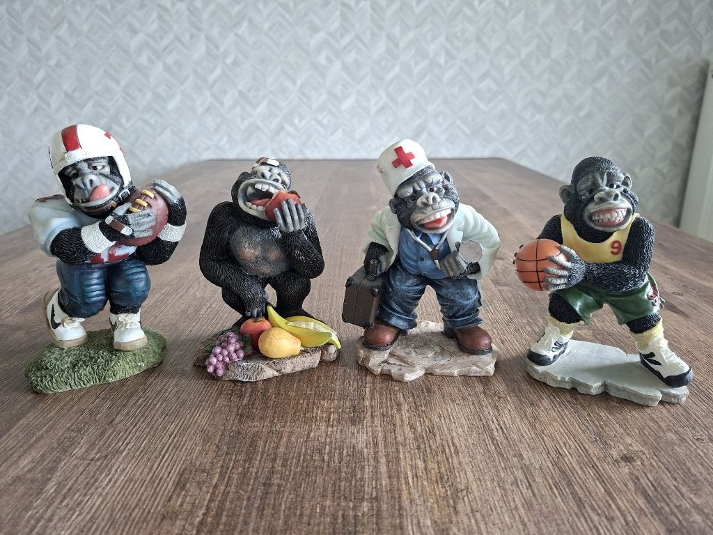4 x grappige gorilla's, Verzamelen, Beelden en Beeldjes, Gebruikt, Dier, Ophalen of Verzenden