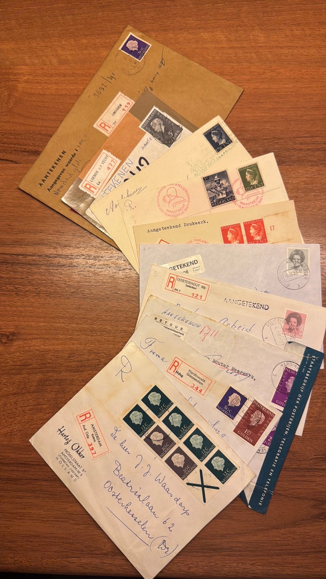 Tien poststukken met aantekenstrookjes, oud en nieuw, Postzegels en Munten, Ophalen of Verzenden, Envelop