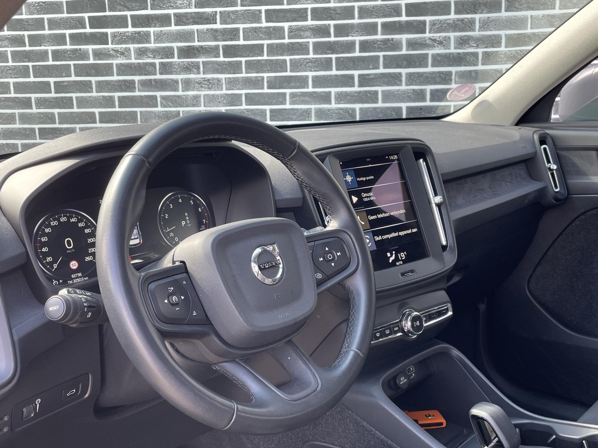 Volvo XC40 1.5 T2 Momentum Core | Trekhaak | Parkeersensoren, Auto's, Gebruikt, Euro 6, Origineel Nederlands, SUV of Terreinwagen
