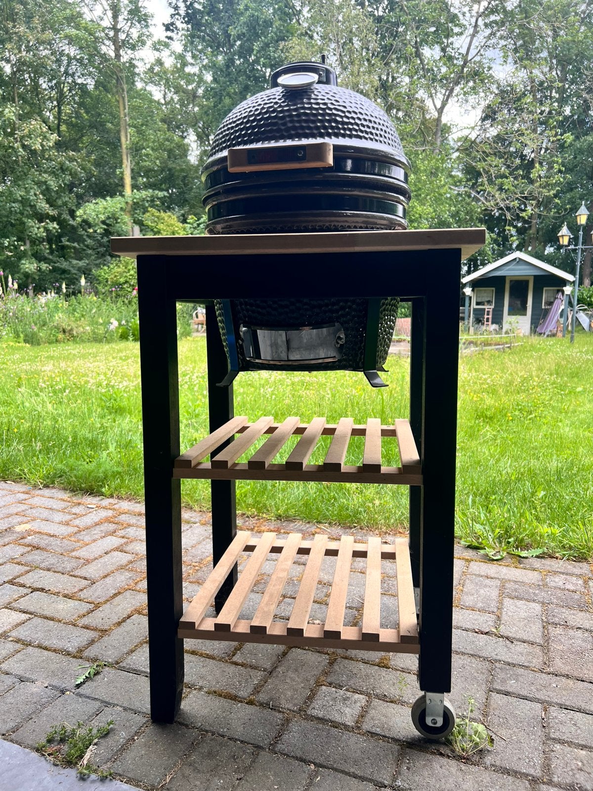Aangeboden z.g.a.n. Grill Guru met veel accessoires, Tuin en Terras, Ophalen, Zo goed als nieuw, Houtskool, Vrijstaand