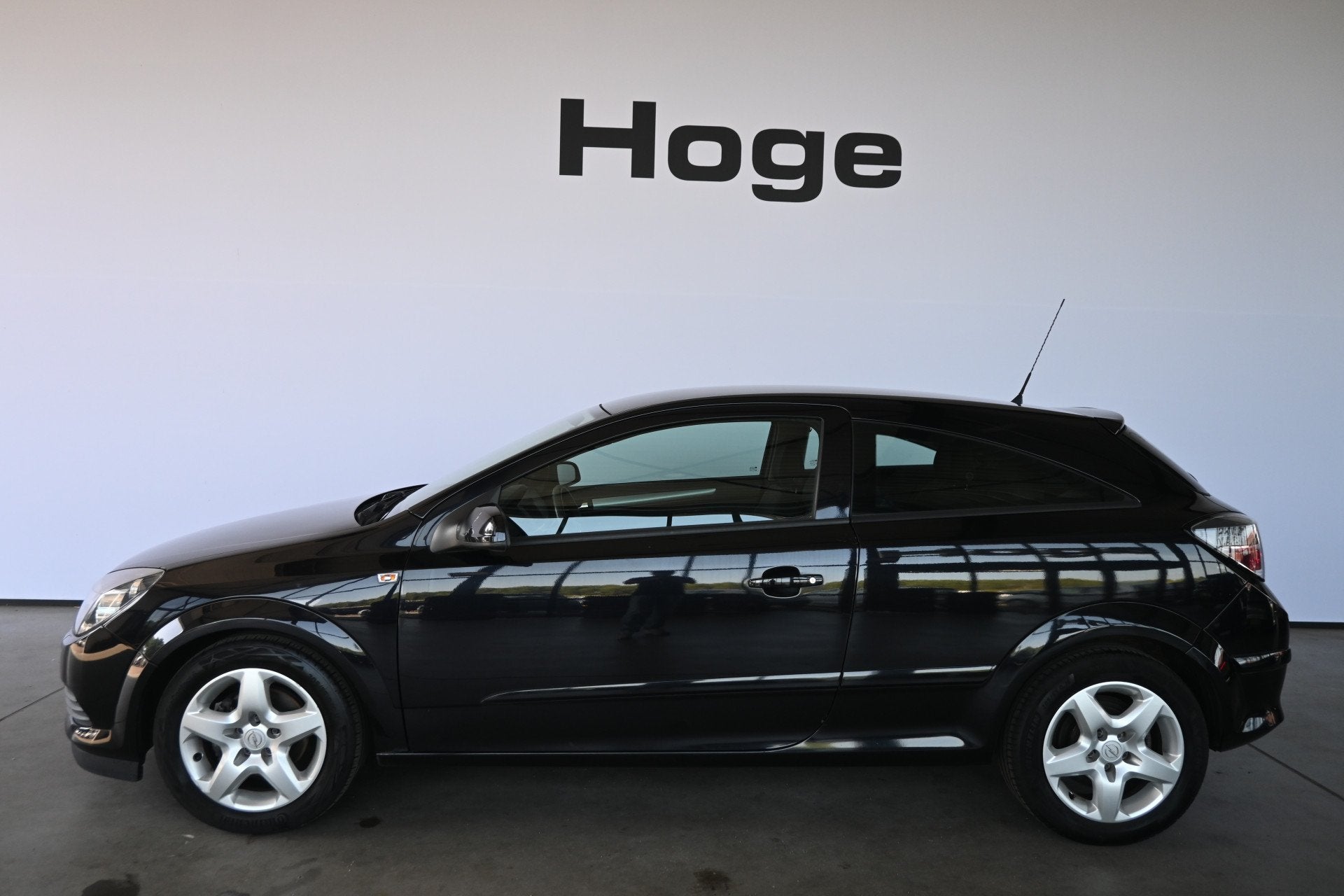 Opel Astra GTC 1.4 Edition Airco Elektrisch Pakket! All in P, Auto's, Voorwielaandrijving, Stof, Gebruikt, Zwart