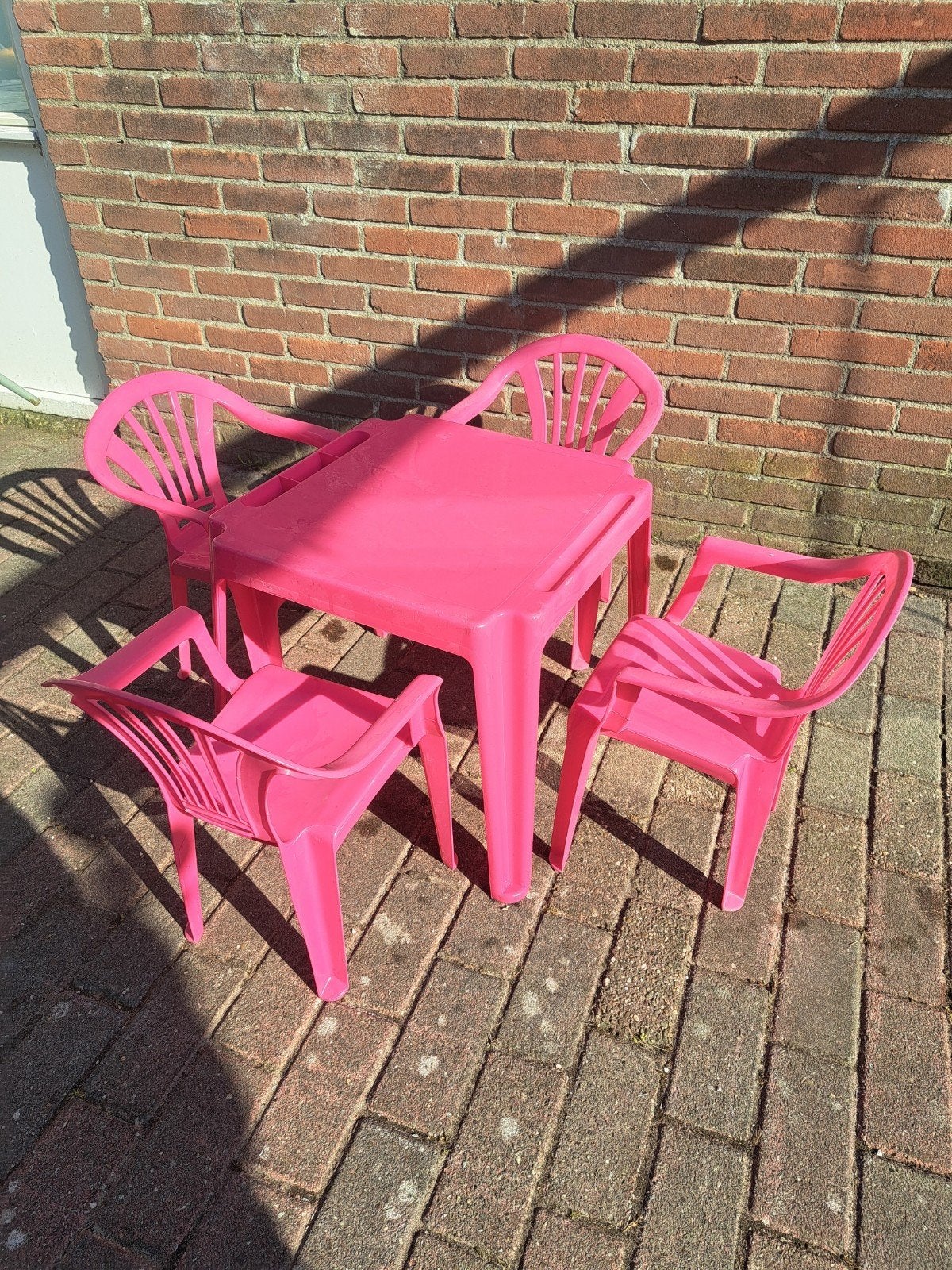 tuinsetje roze kind meisje tafel en 4 stoelen, Ophalen, Zo goed als nieuw