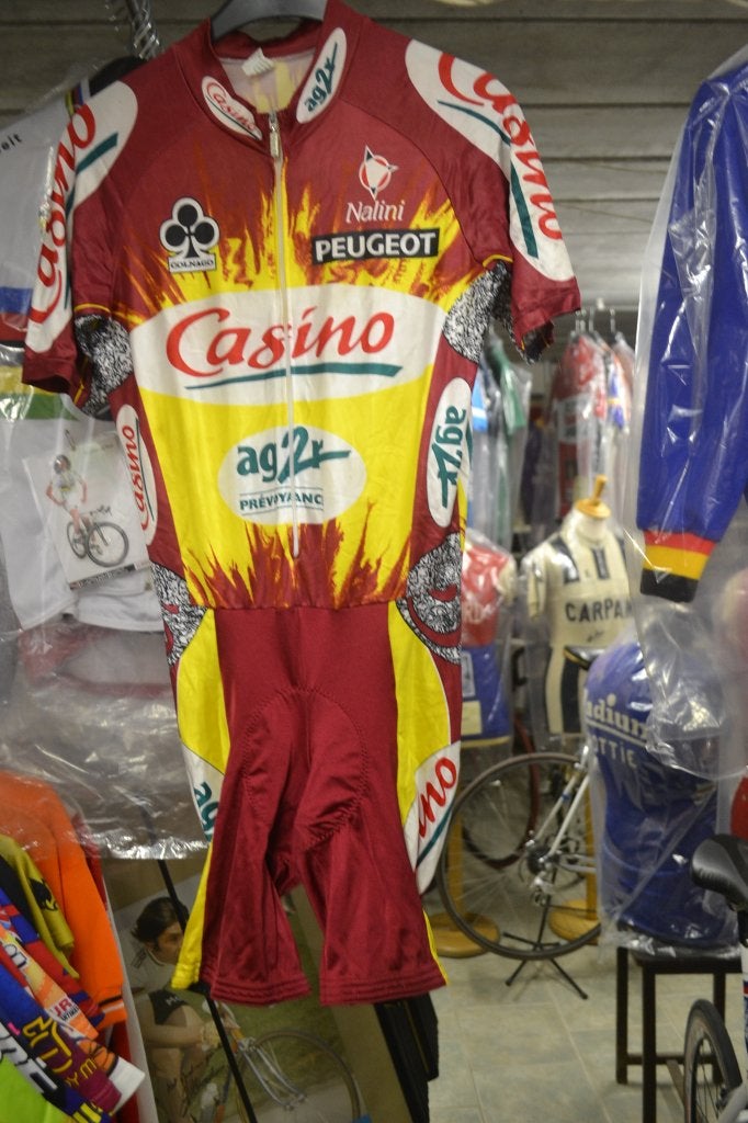 aeropak  Casino, Verzenden, Bovenkleding