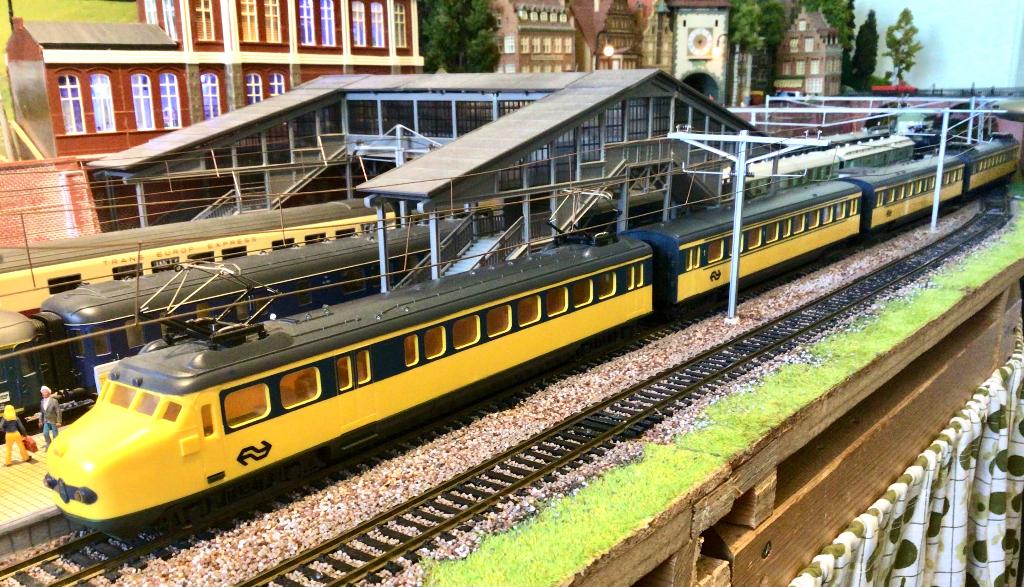 Lima H0, vierdelige Hondekop mat. 54, Hobby en Vrije tijd, Modeltreinen | H0, Gelijkstroom, Analoog, Ophalen of Verzenden, Lima