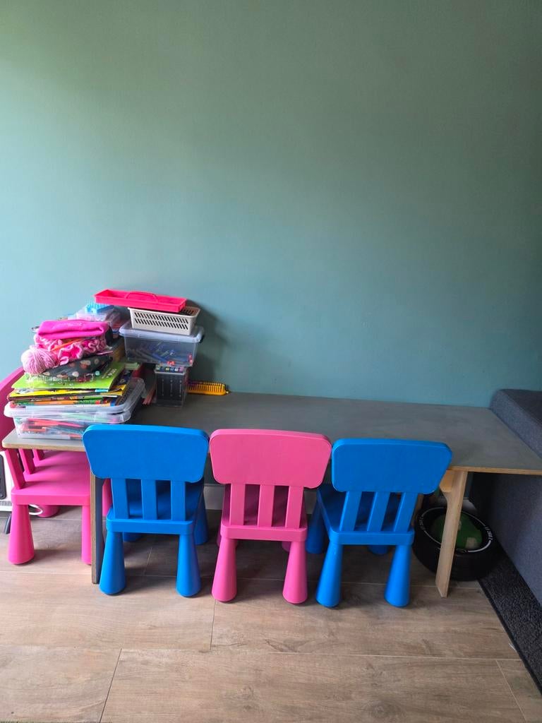 Kinder speeltafel met stoeltjes, Kinderen en Baby's, Kinderkamer | Tafels en Stoelen, Ophalen of Verzenden, Gebruikt, Tafel(s) en Stoel(en)