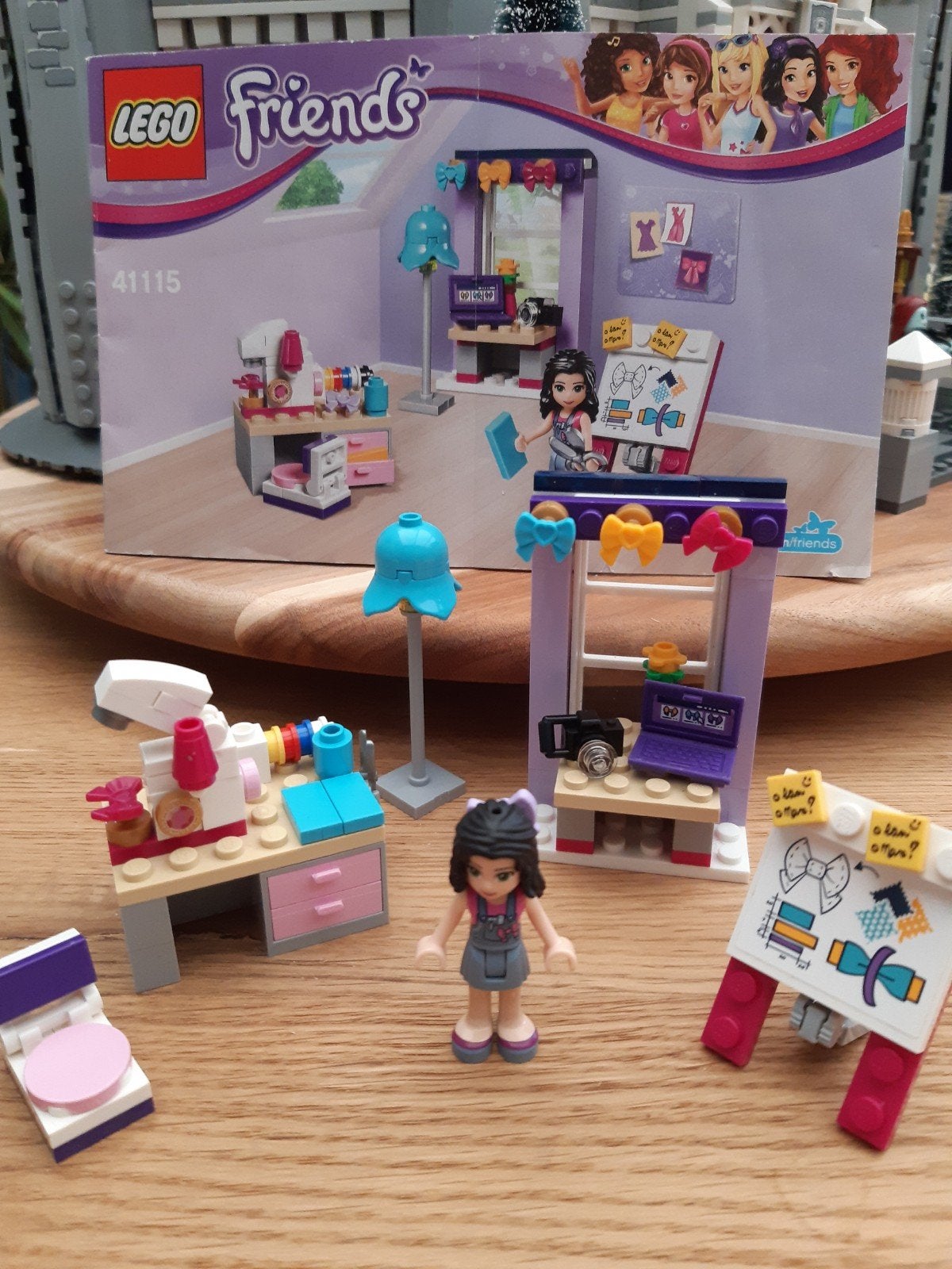 Lego Friends Emma's Atelier 
Compleet met boekje.

In z, Ophalen of Verzenden, Zo goed als nieuw, Complete set, Lego