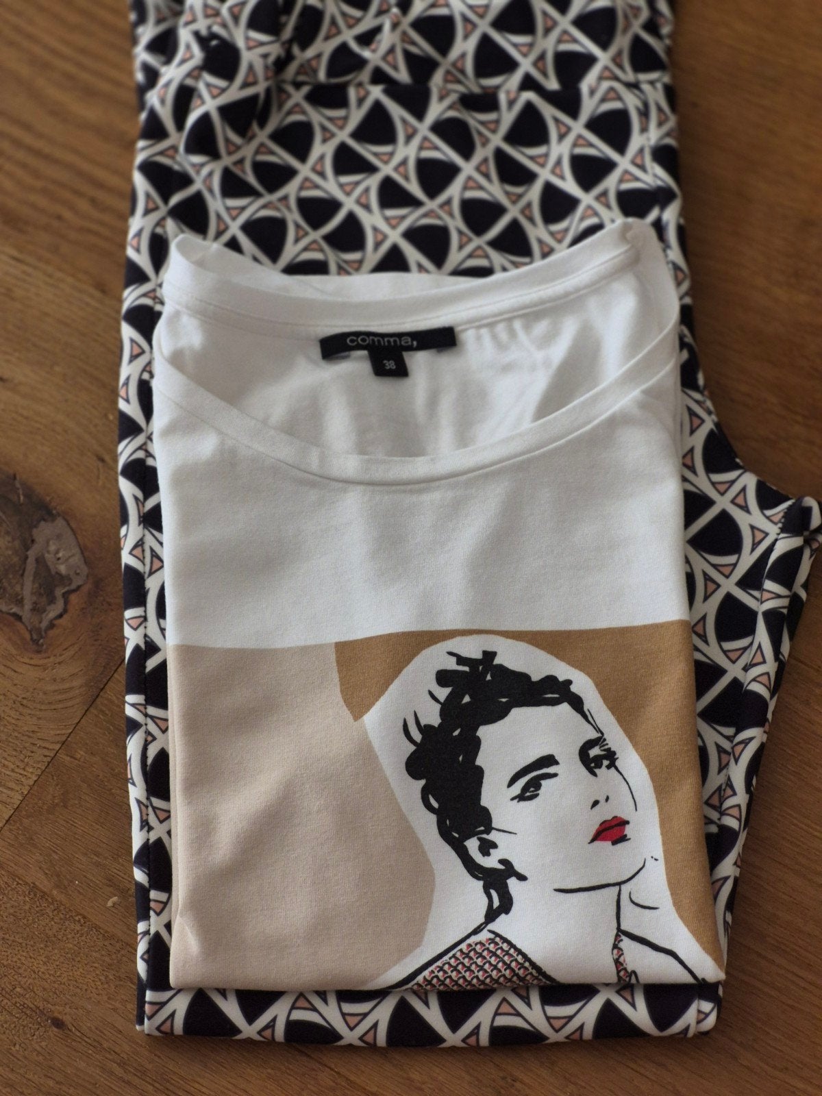 Zomerse set shirt  en broek, Ophalen of Verzenden, Zo goed als nieuw, Maat 38/40 (M), Korte mouw