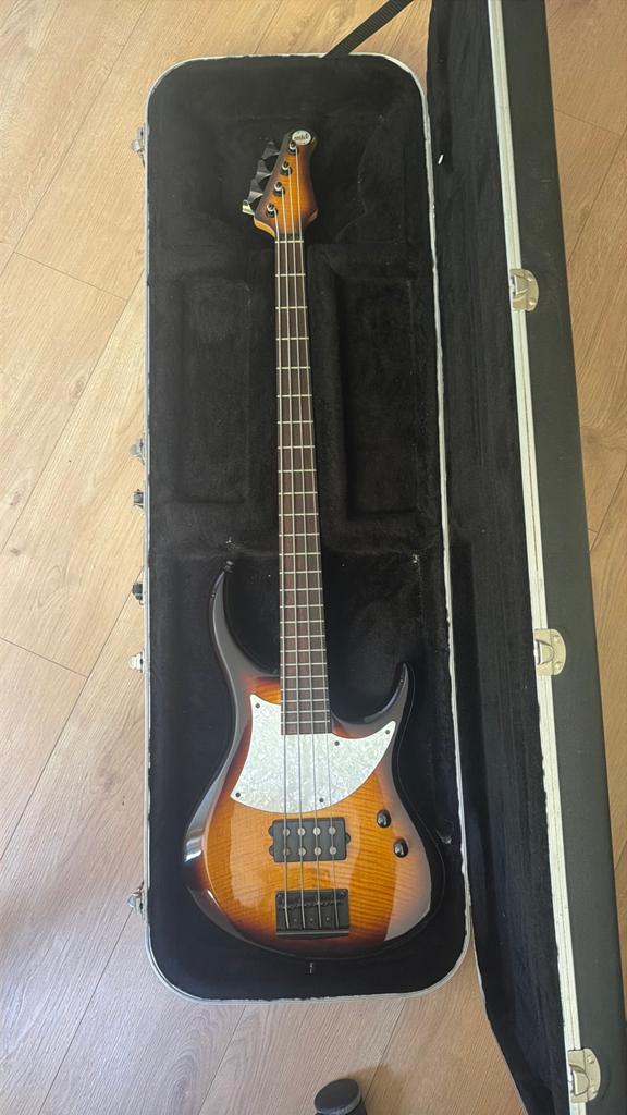 MTD Kingston Heir 4-snarige basgitaar met koffer, Muziek en Instrumenten, Ophalen, Zo goed als nieuw, Elektrisch