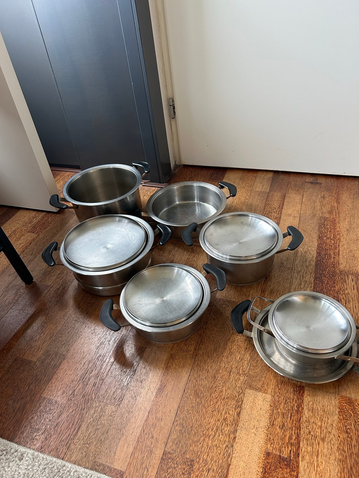 200 euro.  AMC Complete pannenset RVS met deksels, Gebruikt, Met deksel, Pannenset, Ophalen of Verzenden