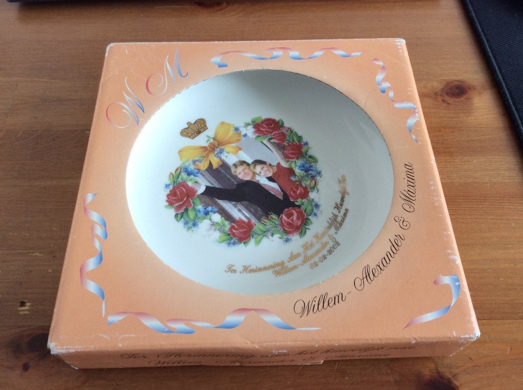 Herinneringsbord van het huwelijk van W. Alexander & Maxima, Ophalen of Verzenden, Zo goed als nieuw, Nederland, Servies