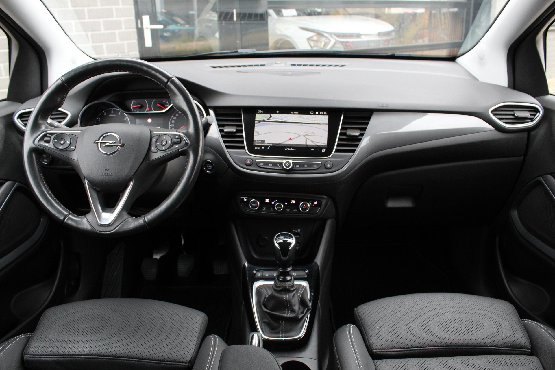 Opel Crossland 1.2 Turbo Elegance / Leer / Carplay / Trekhaa, Auto's, Dealer onderhouden, 840 kg, Gebruikt, 1199 cc