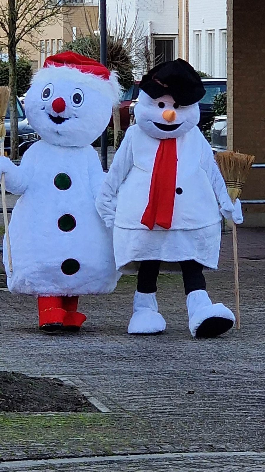 2 kerst kostuums sneeuwpoppen Sneeuwvlokje kerstman.OPHALEN, Ophalen, Nieuw