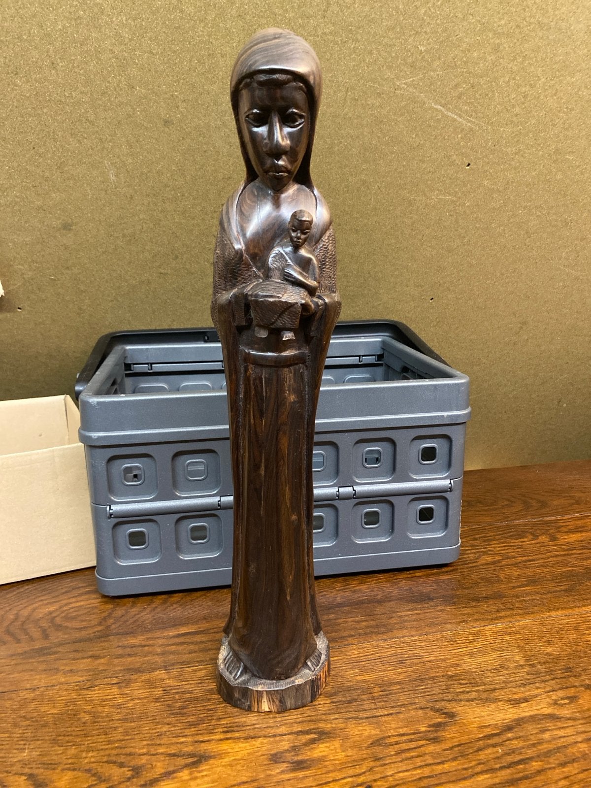 Afrikaans houten beeld Madonna met kind - 48 cm, Houtsnijwerk, Verzenden, Handgemaakt, 20 - 50 cm